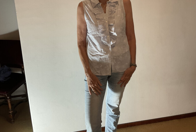 Mouwloos blouse met rouche in licht blauw wit photo 1 