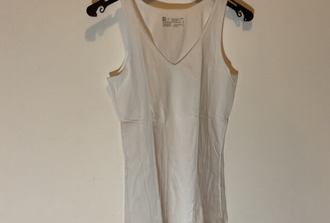 Wit topje met v-hals van HEMA maat M photo 1 