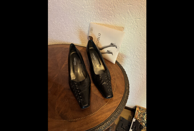 Charmante zwarte leren Pumps, mt 43,5!