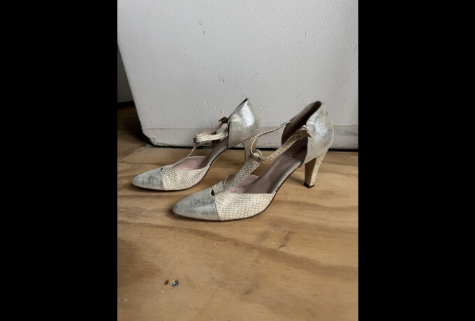 Zilver/witte pumps photo 3 